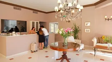 Lambrinos Suites