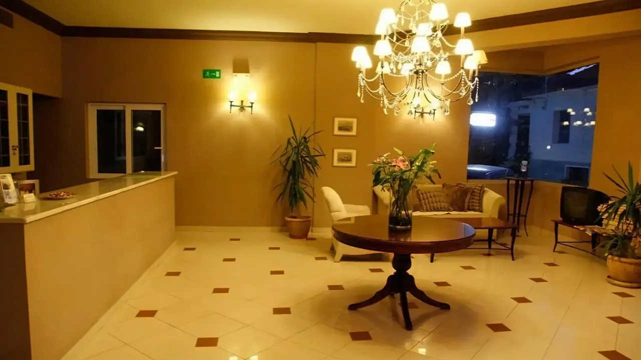 Lambrinos Suites