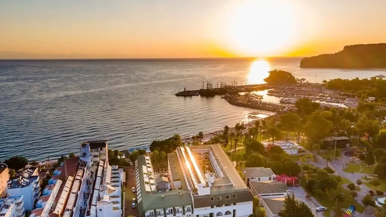 Lancora Beach Hotel