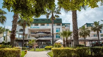 LAncora Beach