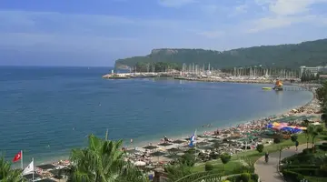 LAncora Beach