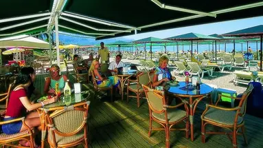 LAncora Beach