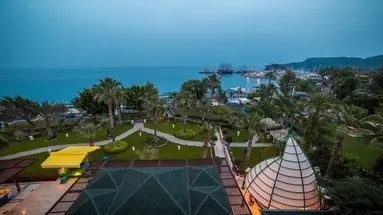 LAncora Beach
