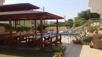 Larisa 1&2