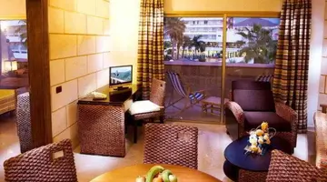 Las Piramides Resort