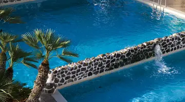 Las Piramides Resort