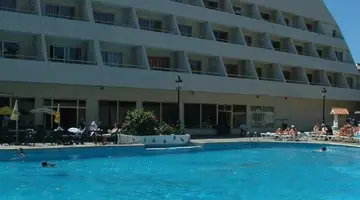 Las Piramides Resort