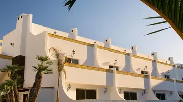 Las Piramides Resort