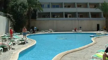 Las Piramides Resort