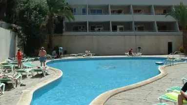 Las Piramides Resort