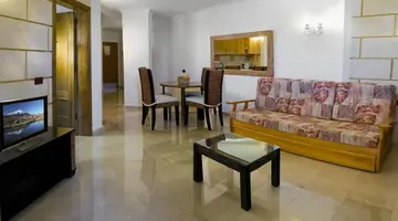 Las Piramides Resort
