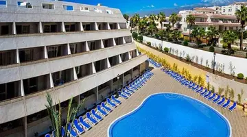 Las Piramides Resort