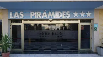 Las Piramides Resort