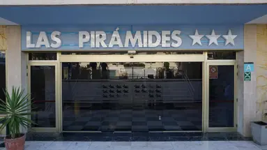Las Piramides Resort