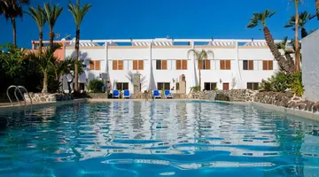 Las Piramides Resort