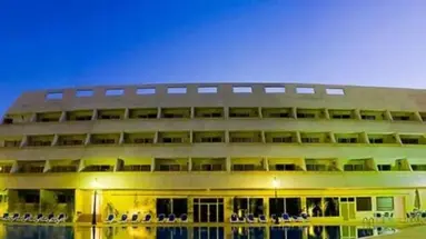 Las Piramides Resort