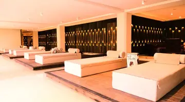 LAUR HOTEL EXPERIENCE & LAUR HOTELS ELEGANCE