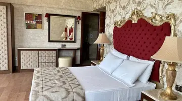 LAUR HOTEL EXPERIENCE & LAUR HOTELS ELEGANCE