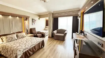 LAUR HOTEL EXPERIENCE & LAUR HOTELS ELEGANCE