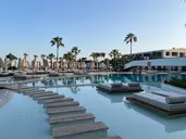LAUR HOTEL EXPERIENCE & LAUR HOTELS ELEGANCE