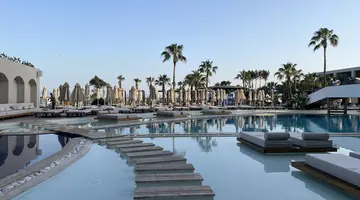LAUR HOTEL EXPERIENCE & LAUR HOTELS ELEGANCE