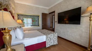 LAUR HOTEL EXPERIENCE & LAUR HOTELS ELEGANCE