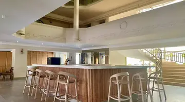LAUR HOTEL EXPERIENCE & LAUR HOTELS ELEGANCE