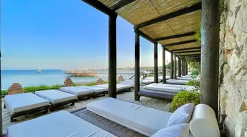 LAUR HOTEL EXPERIENCE & LAUR HOTELS ELEGANCE