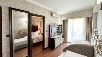 LAUR HOTEL EXPERIENCE & LAUR HOTELS ELEGANCE