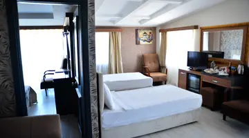 LAUR HOTEL EXPERIENCE & LAUR HOTELS ELEGANCE