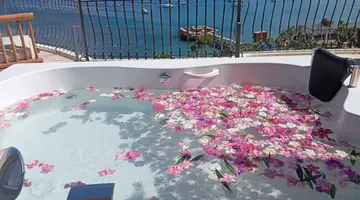 LAUR HOTEL EXPERIENCE & LAUR HOTELS ELEGANCE