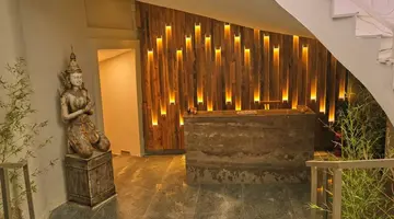 LAUR HOTEL EXPERIENCE & LAUR HOTELS ELEGANCE