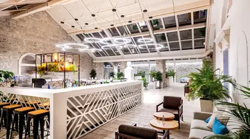 Lazure Hotel & Marina