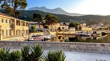 Lazure Hotel & Marina