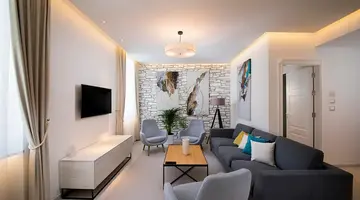 LAZURE HOTEL & MARINA