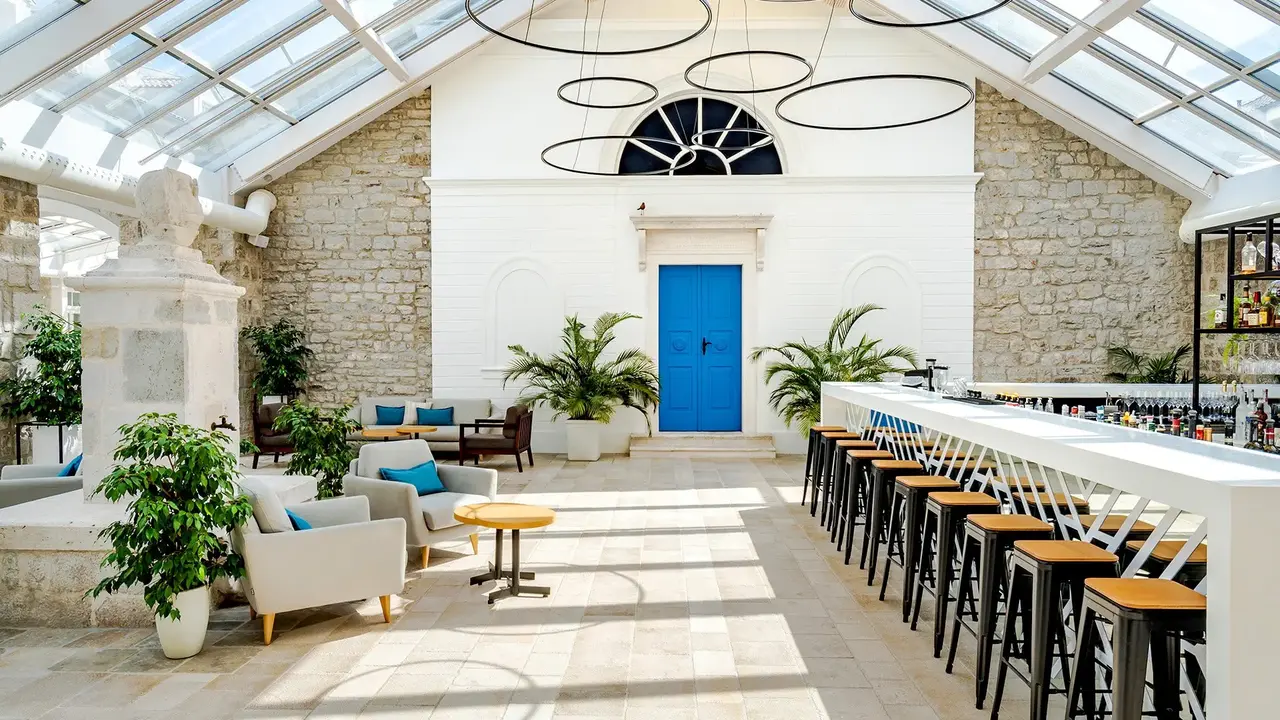 Lazure Hotel & Marina