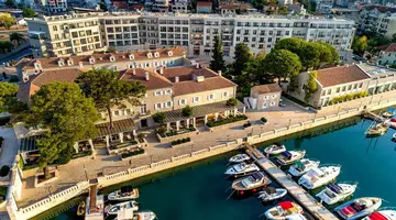 Lazure Hotel & Marina