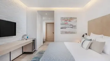 Lazure Hotel & Marina