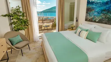 LAZURE HOTEL & MARINA