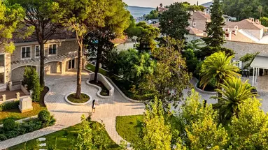LAZURE HOTEL & MARINA