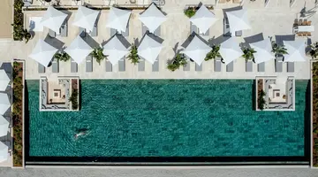 LAZURE HOTEL & MARINA