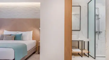 LAZURE HOTEL & MARINA