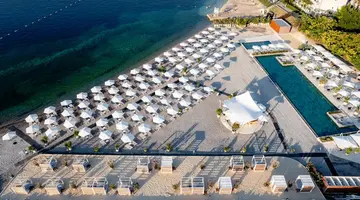 LAZURE HOTEL & MARINA