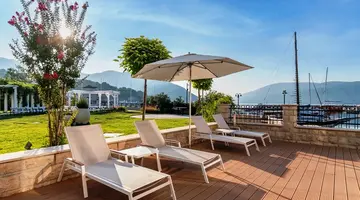 LAZURE HOTEL & MARINA
