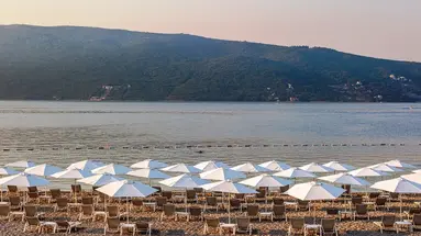 LAZURE HOTEL & MARINA