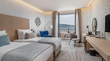 LAZURE HOTEL & MARINA