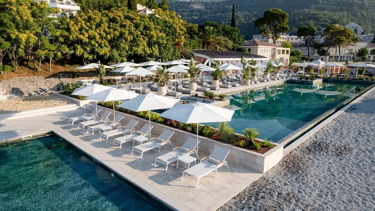 Lazure Hotel & Marina