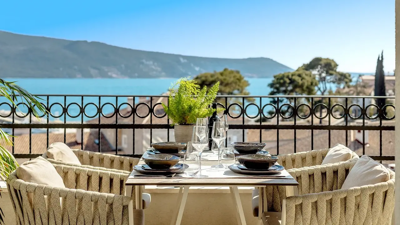Lazure Hotel & Marina