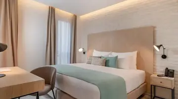 Lazure Hotel & Marina