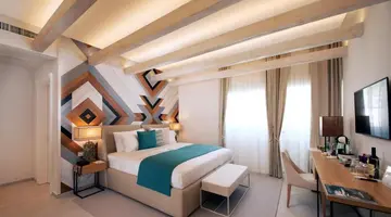 LAZURE HOTEL & MARINA